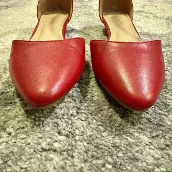 Women’s Red Dream Pairs - Picture 2 of 9